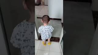 兜兜太懂事了，给爸爸洗头太暖心！#cute #baby #funny #comedy