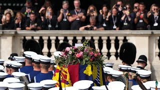 Milhares saíram à rua para o último adeus à Rainha Isabel II