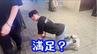 歌舞伎町タワーでお尻ふってるデボちゃん、、