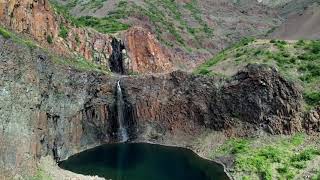 Красные камни на дроне в Талнахе, Норильск.