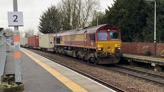 37 containers including a fridge one! 66140 DB cargo 4L45 charging south 11:31 1L 21/1/2025