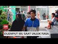 Remaja Dijemput Ibunya saat Demo di Istana Bogor