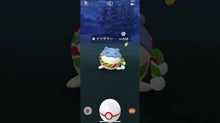 【ポケモンGO】ホリデー仕様のタマザラシが可愛かったのでレイドやってみた 色違いもあるみたい #shorts