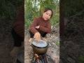 Survival Skills: SMART idea and USEFULin forest 🥣🤌🏻😂#shorts #camping #bushcraft #outdoors#survival