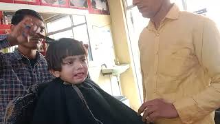 my baby hair cut 💈✂💇😘😂😭 👧 crying for salon     like and coment krna nahi bhule