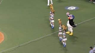 17/08/13 メンバー表交換と選手送り出しのシャオロン、パオロン、ドアラ、つば九郎