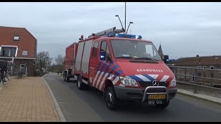 Brandweer Gorinchem en Rietdekkersteam Utrecht met spoed naar een rietendak brand in Giessenburg