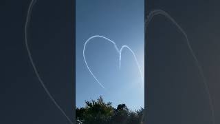 浜松基地　航空祭ブルーインパルス。空にハートを描く！Hamamatsu Air Base Air Festival Blue Impulse.  Draw a heart in the sky!