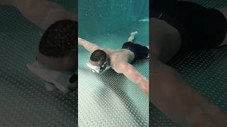 Bodybuilders Can't Float #underwater #pool