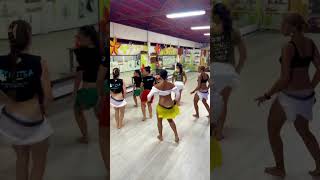 Matatini Mou at Aratoa Dance School in Tahiti Shaking her HIPS #dance #shorts