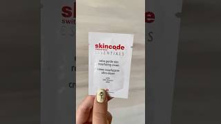 👎 Крем, який розчарував — SKINCODE ESSENTIALS. Робить пори білими, по відчуттям наче тальк. Сушить