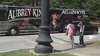 Macon locals gather at Mercer University's campus to watch 'The Comeback King' film