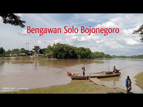 Penyebrangan Sungai Bengawan Solo Dari Pasar Bojonegoro Ke Kecamatan ...