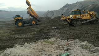 saw a komatsu 155 bulldozer pushing material at disposal @jukie_aja