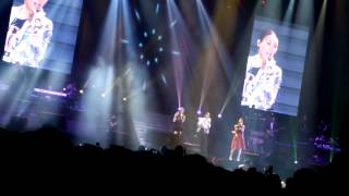 那英 Toronto concert: Can't Take My Eyes Off You with 张碧晨 and 陈冰