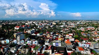 中国小伙深入老挝一线城市，寻找国内看不到的场景，胆真大