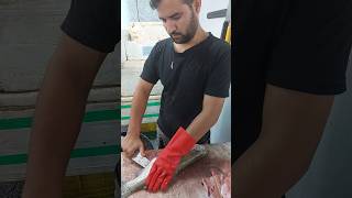 See how the fish is boneless!!! amazing #fishcutting