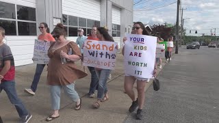 Hundreds of Grayson County teachers rally for higher pay