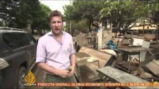 Australia residents begin flood clean up