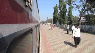 11030 Kolhapur(CSMT)-Mumbai(CST) Koyna express entering Kirloskarwadi railway station!