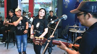 Download Lagu WaliFitri Carlina Sakit Tak Berdarah Live... MP3 Gratis