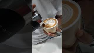 Tulip latte art #latteartvideo