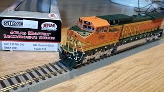 Unboxing: Atlas Silver GE Dash 8-40cw BNSF