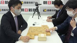 二転三転の大熱戦、豊島将之九段と菅井竜也八段が感想戦【第16回朝日杯将棋オープン戦名古屋対局】＝高津祐典撮影