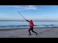 rzut otg rzut obrotowy z ziemi surfcasting plaża ćwiczenia górnej partii ciała by rzucać dalej