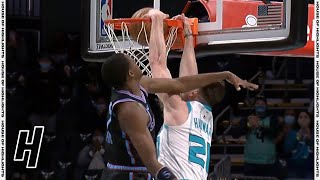 Gordon Hayward POSTERIZES De'Aaron Fox - Kings vs Hornets | March 15, 2021 | 2020-21 NBA Season