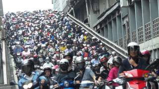 台北市早上 台北橋 尖峰時段 騎摩托車 上班車潮 Taipei Taiwan Motorcycle