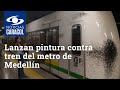 Lanzan pintura contra tren del metro de Medellín durante su recorrido