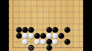 黑先杀白，黑棋需要利用到白棋气紧的缺陷，才能破坏掉白棋的眼位