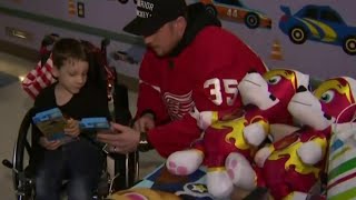 Hospital holiday makeovers and Detroit Red Wings' Jimmy Howard