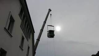 Standseilbahn 1700.01 Fribourg - Revision 2020 Wagen in der Luft - funiculaire