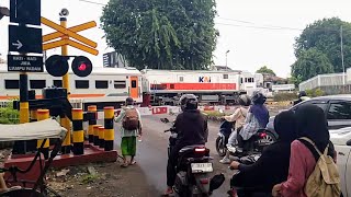 PALANG PINTU PERLINTASAN KERETA API JL TENTARA PELAJAR CIREBON - KOMPILASI KERETA API