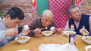 【食味阿远】阿远老妈做传统冬瓜熬菜，配上五花肉，吃口馒头嗦嘴粉条，舒坦 | Shi Wei A Yuan