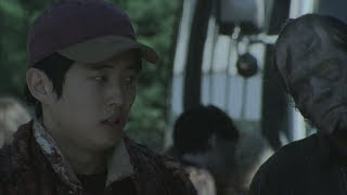 TWD S01E02 - Rick and Glenn Go Through The Streets