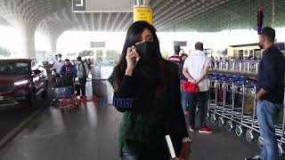 Shweta Tiwari Spotted at Airort Travelling to Bhopal for Promotion of Showstopper