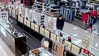 Suspect pepper-sprayed employee, steals $80K worth of jewelry in Gastonia, police say