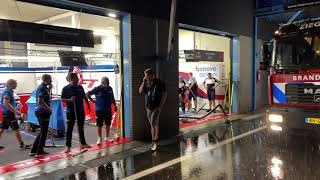 Noodweer in Assen zorgt voor wateroverlast in WorldSBK pitboxen