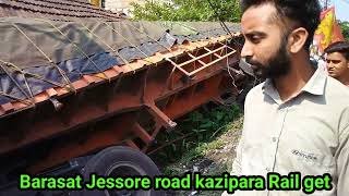 Barasat Jessore road kazipara rail gate durghatna বারাসাত যশোর রোড কাজীপাড়ার রেলগেট দুর্ঘটনা