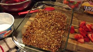 How to make pretzel salad