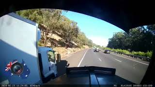 Aussiecams - Lets add an extra lane on the M1 so i dont have to slow down - Ourimbah