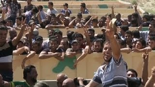 Raw: Iraqi Volunteers Sign Up to Fight ISIL