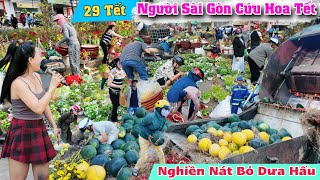 Thảm cảnh người Sài Gòn cứu hoa tết, thảm thương nhìn hàng tấn dưa bị nghiền nát