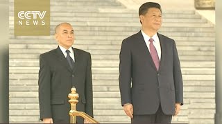 President Xi meets Cambodian King in Beijing