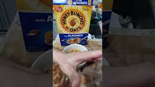 Let's have a cereal snack Honey Bunches of Oats Almonds w/ Milk \u0026 Bananas #shorts