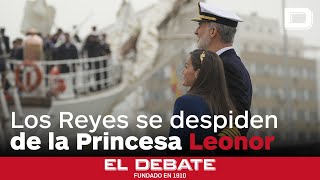 Así se han despedido los Reyes de la Princesa Leonor al zarpar a bordo del buque escuela Elcano