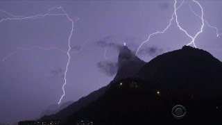Rio's "Christ the Redeemer" statue attracts sparks